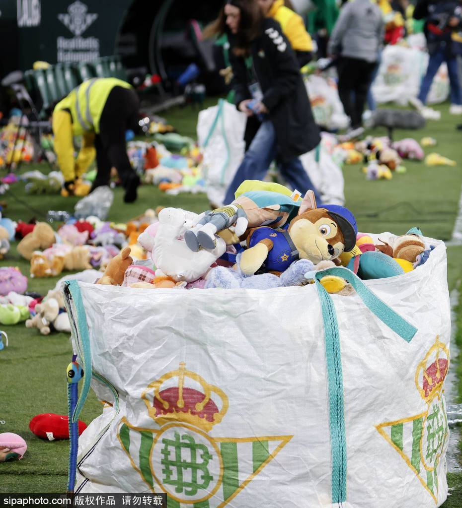 贡萨洛头顶脚踢上演完美帽子戏法，皇马上一位在西甲做到还是C罗